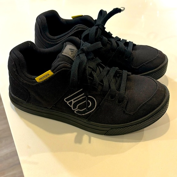 5 TEN BIKE SHOES MENS 7.5 - Picture 1 of 4